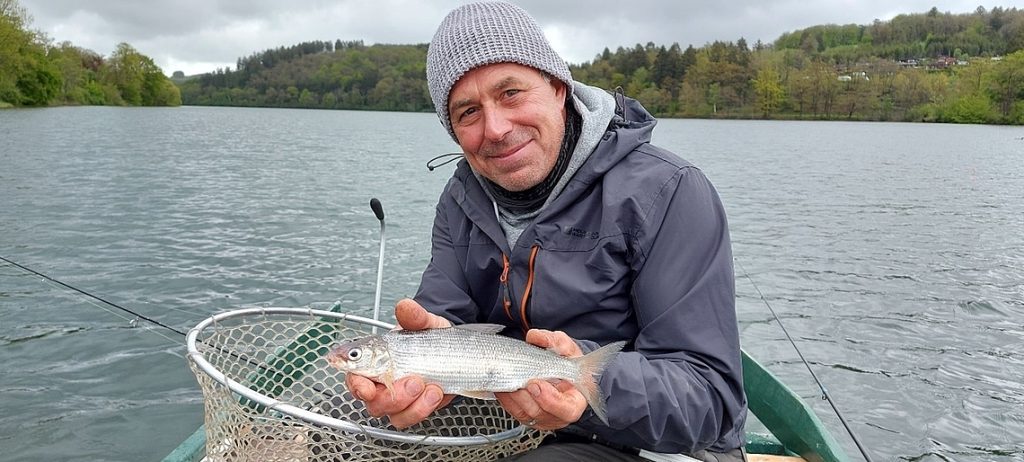 Angler mit Blaufelchen