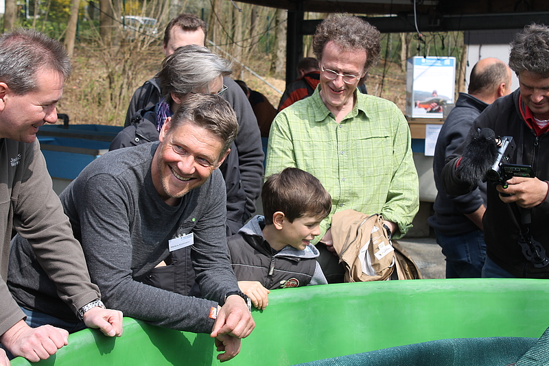 Angler sowie Kinder beim Open Day