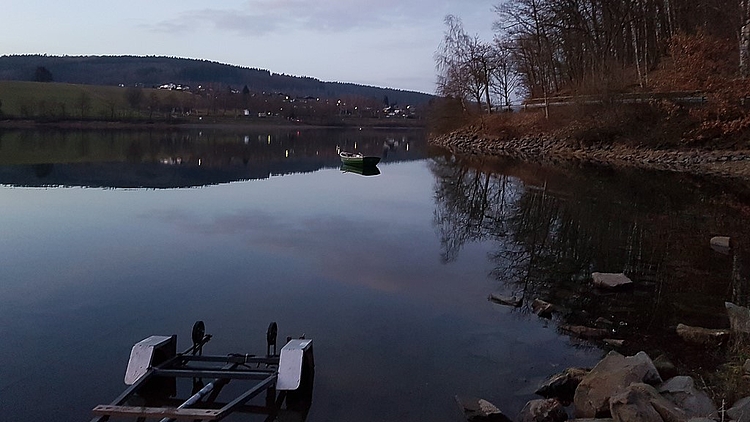Herrenloses Boot auf dem Weg in Richtung Seemitte...