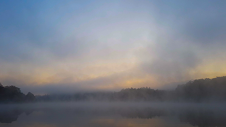 Sonnenaufgang im Nebel